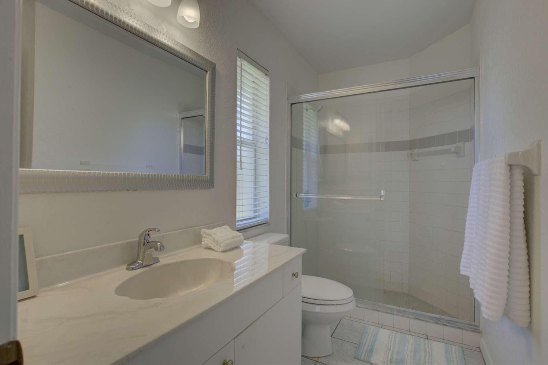 House, 2 Queen Beds (Smiling Dolphin) | Bathroom