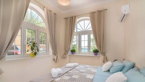 Apartment, 2 Bedrooms, Smoking, Patio - 'luna Nera' Beachfront Apartment (Zakynthos)