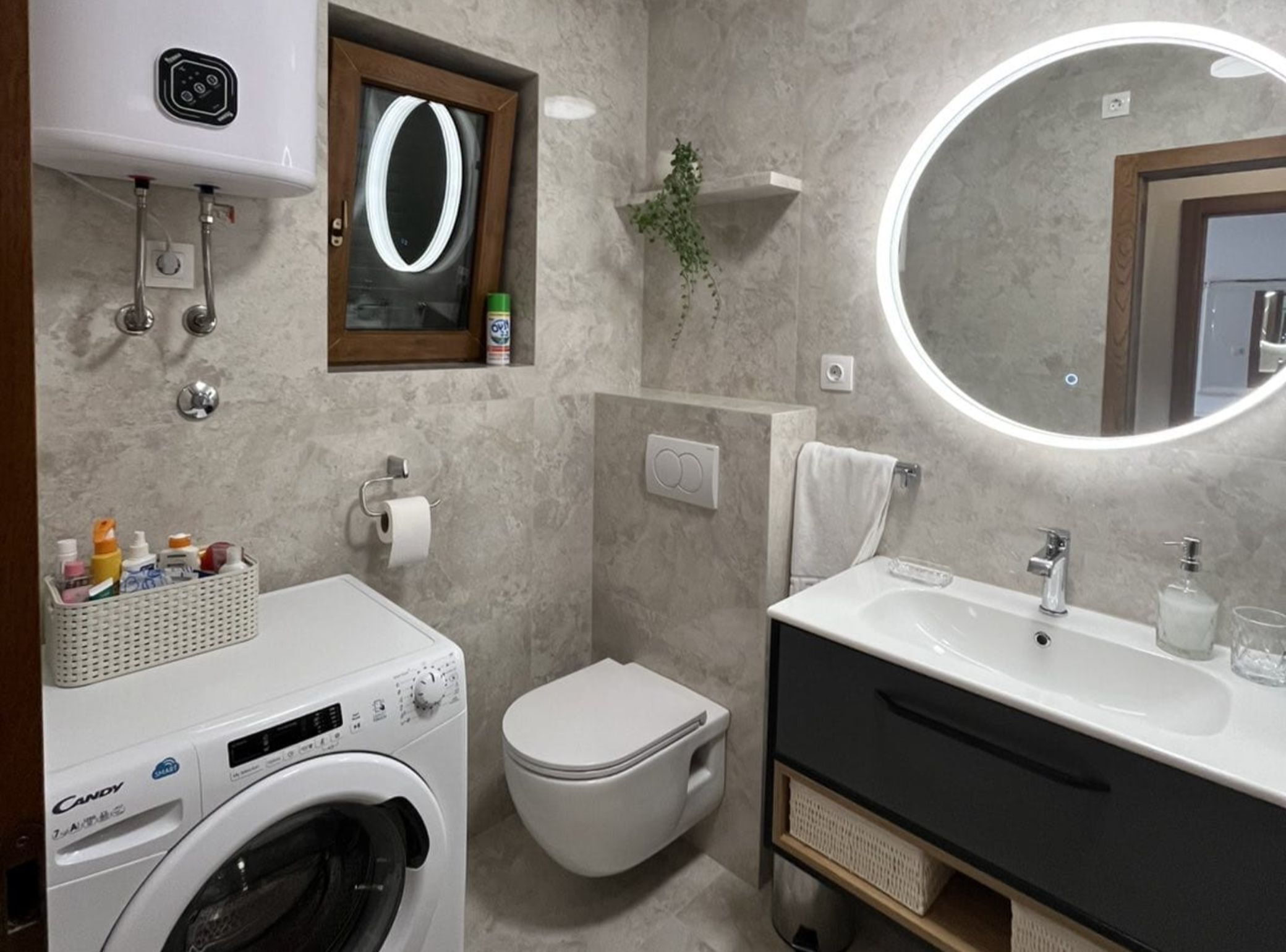 Departamento (Two Bedroom Apartment with Balcony) | Baño | Regadera y toallas 