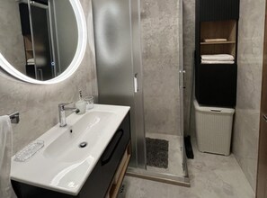 Apartment (Two Bedroom Apartment with Balcony) | Bathroom