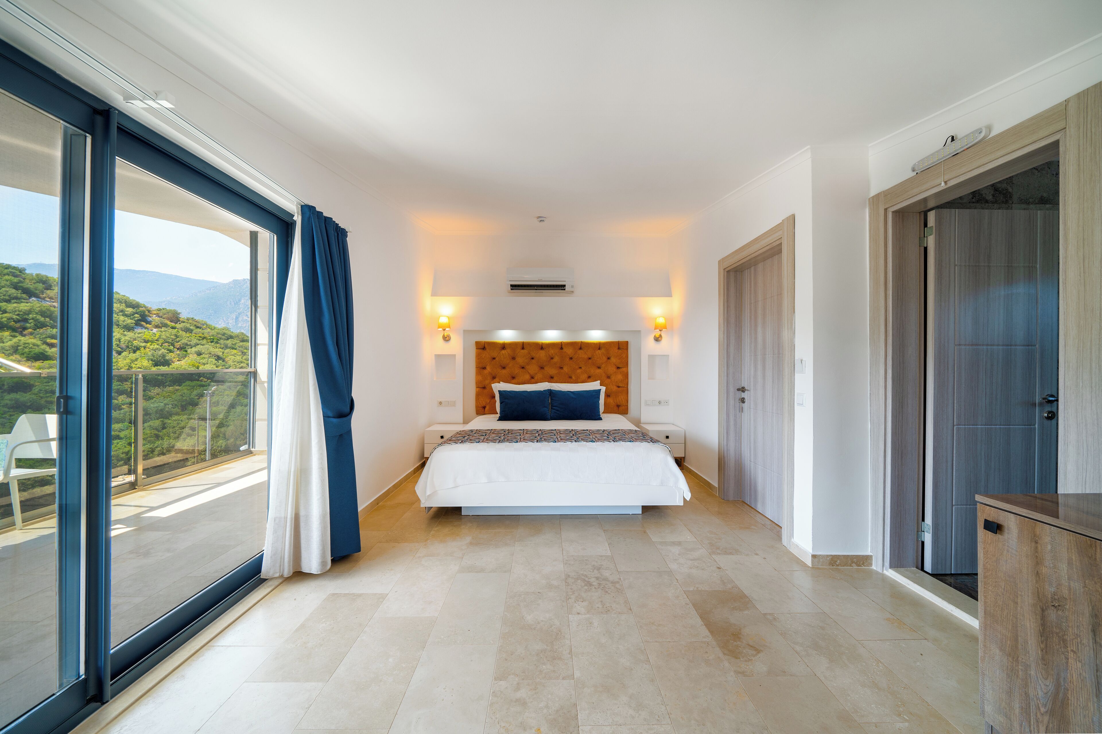 Deluxe villa, Meerdere bedden, uitzicht op zee | Een strijkplank/strijkijzer, gratis wifi, beddengoed