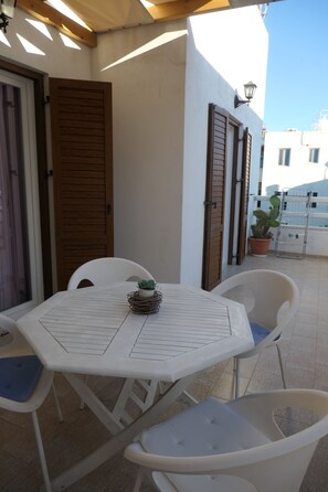 Apartment, 2 Bedrooms, Smoking, Balcony | Outdoor dining