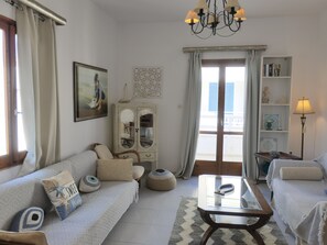 Appartement, 2 chambres, fumeurs, balcon | Salle de séjour | Télévision