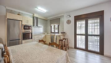 Refrigerador, microondas, horno, placa de cocina