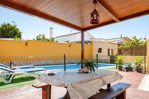 تناول الطعام بالخارج