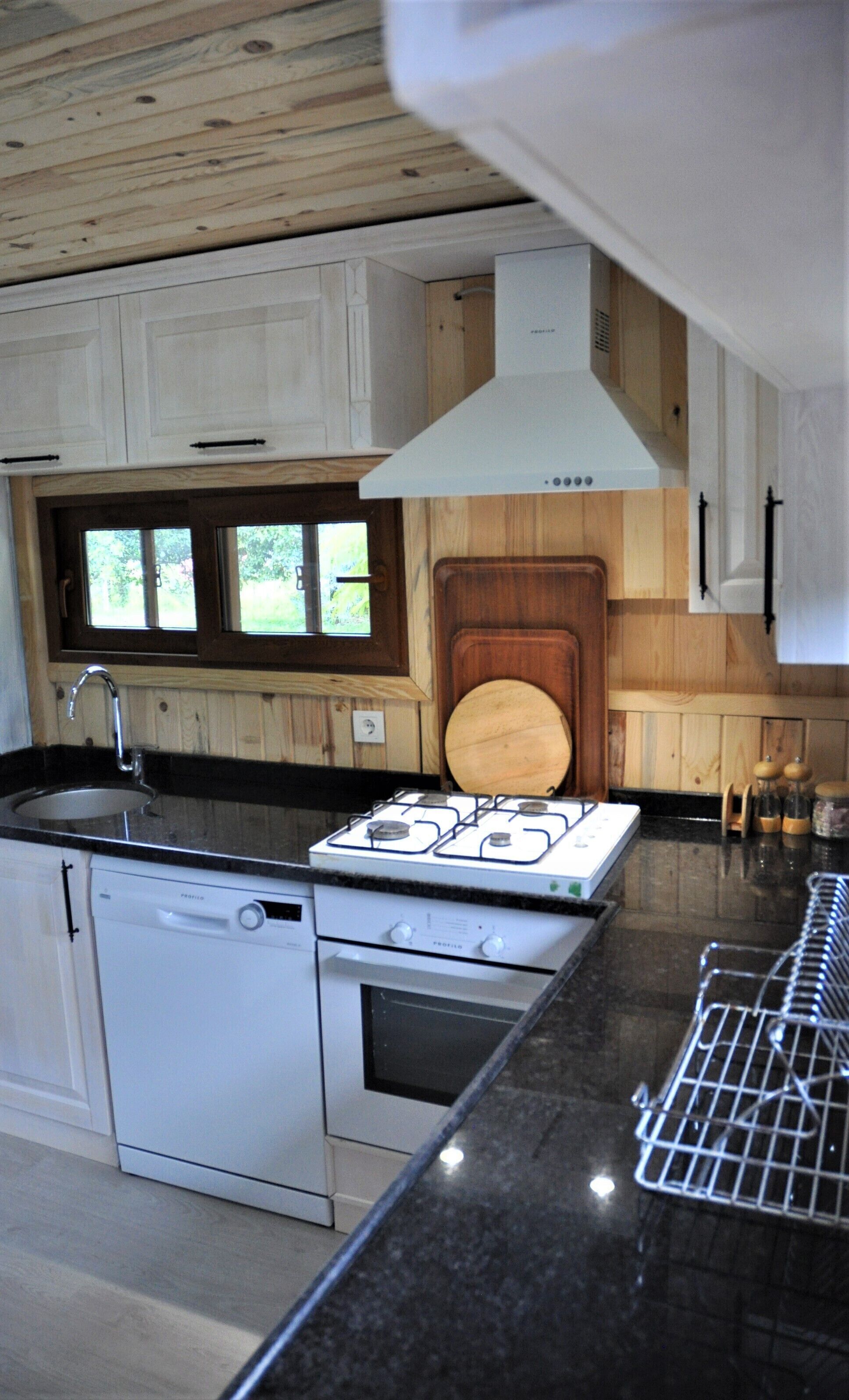 Private kitchen | Coffee/tea maker, electric kettle, highchair