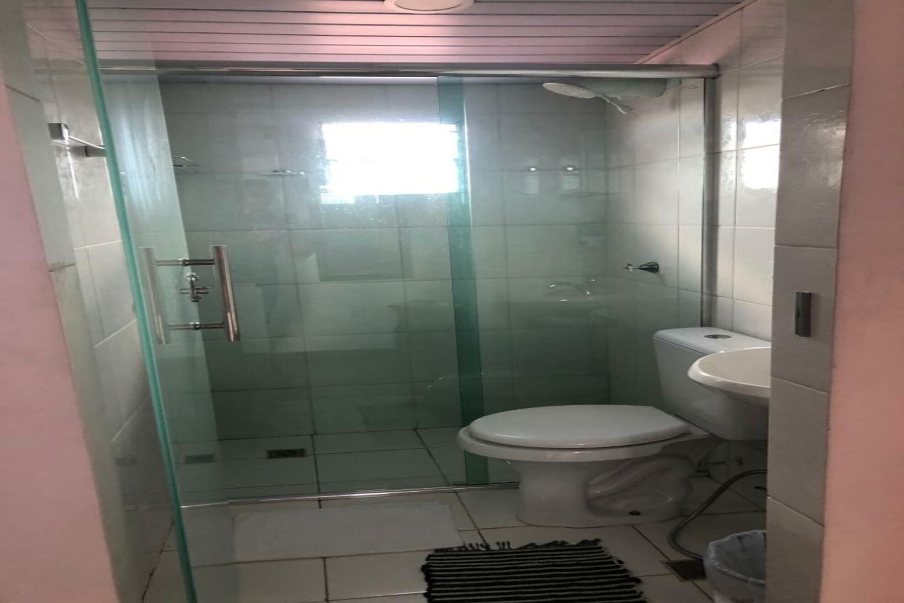 twin room | bathroom | shower, free toiletries, towels