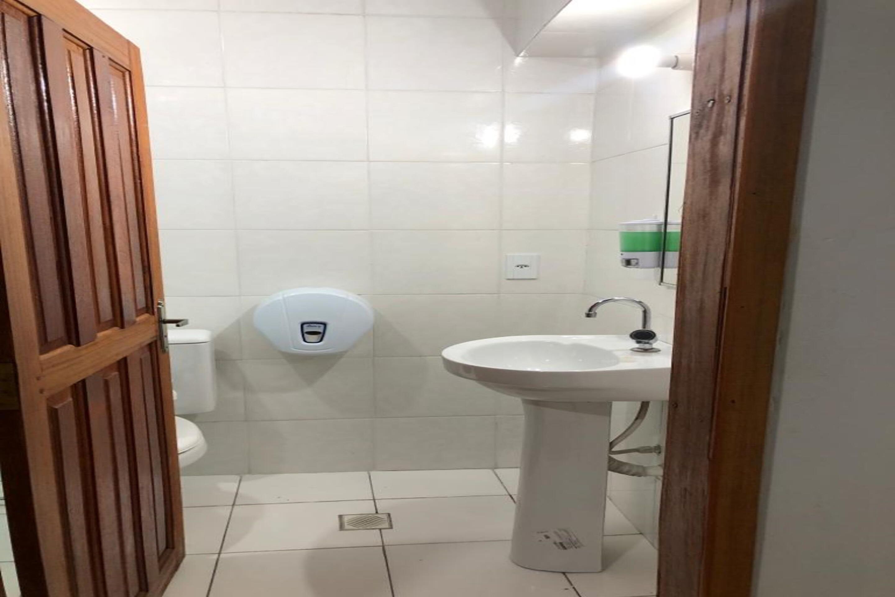 single room | bathroom | shower, free toiletries, towels