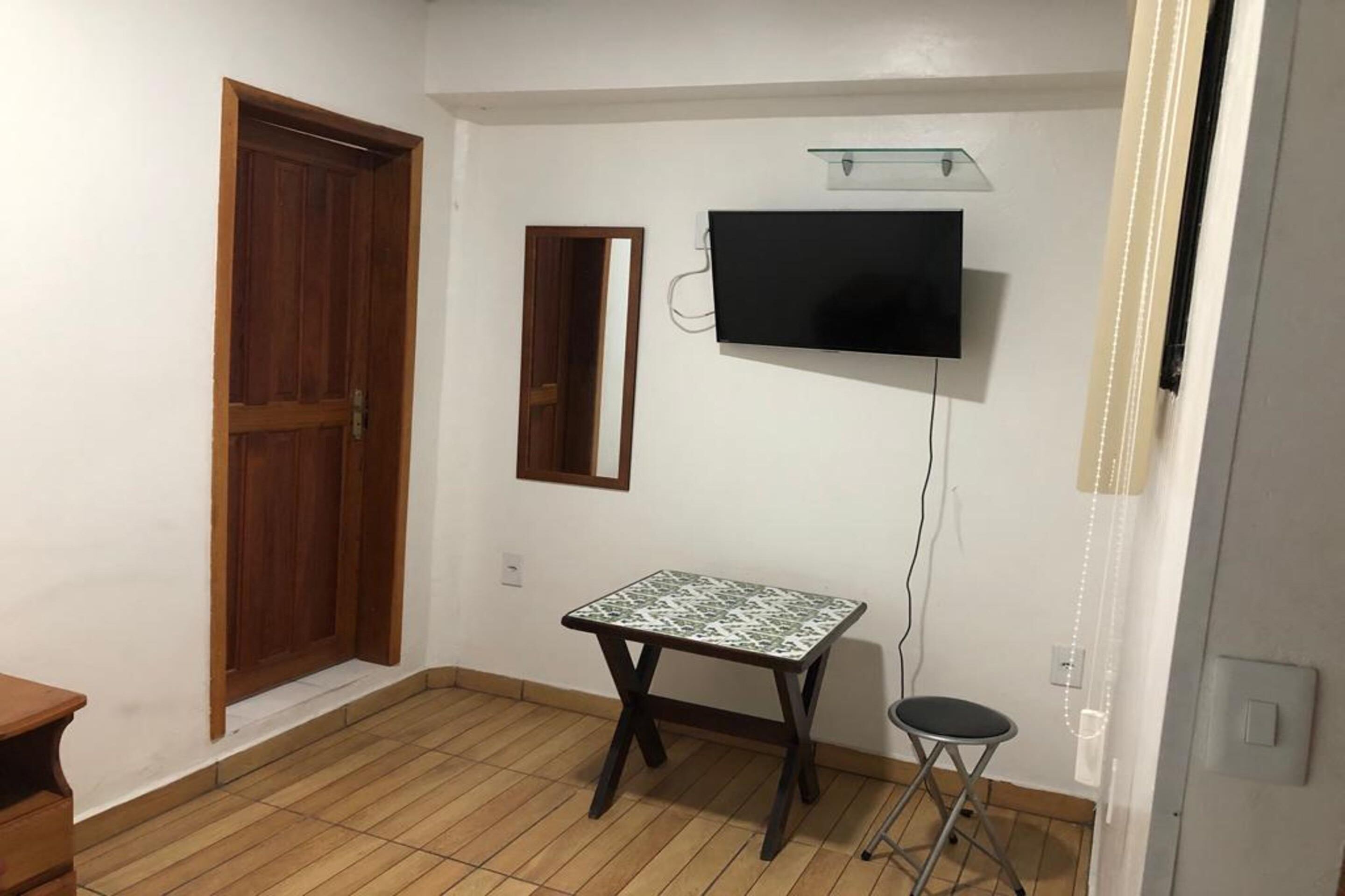 single room | bed sheets