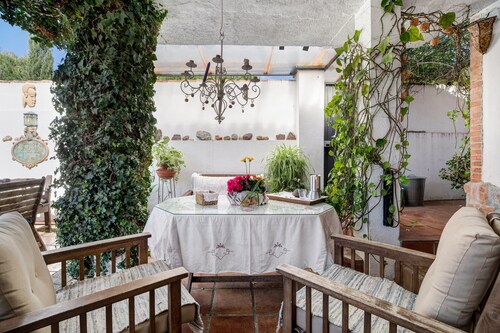 Künstlerisches Ferienhaus in privilegierter Lage "Ein Garten zum Entspannen"