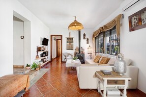 TV, fireplace - Artistic Holiday Home in Prime Location "A Garden to Relax" (EL PUERTO DE SANTA MARIA)