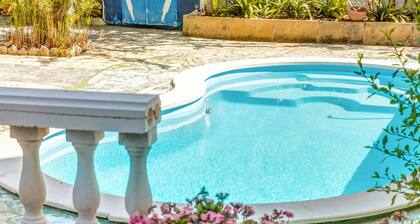 Charmante Ferienwohnung "La Cabanya 3D" mit Gemeinschaftspool, Terrasse & WLAN