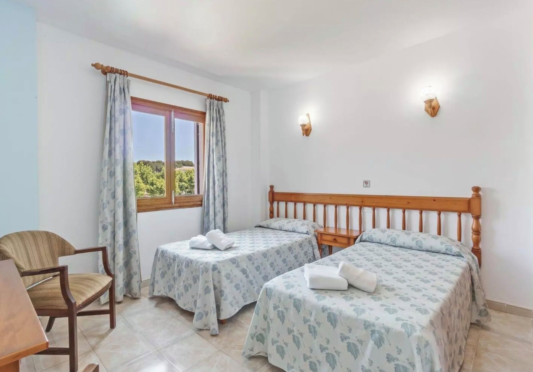 2 habitaciones, tabla de planchar con plancha y wifi gratis 