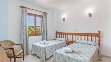 2 habitaciones, tabla de planchar con plancha y wifi gratis