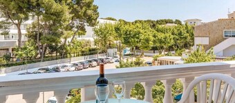 Charming Holiday Apartment "La Cabanya 3D" with Shared Pool, Terrace & Wi-Fi