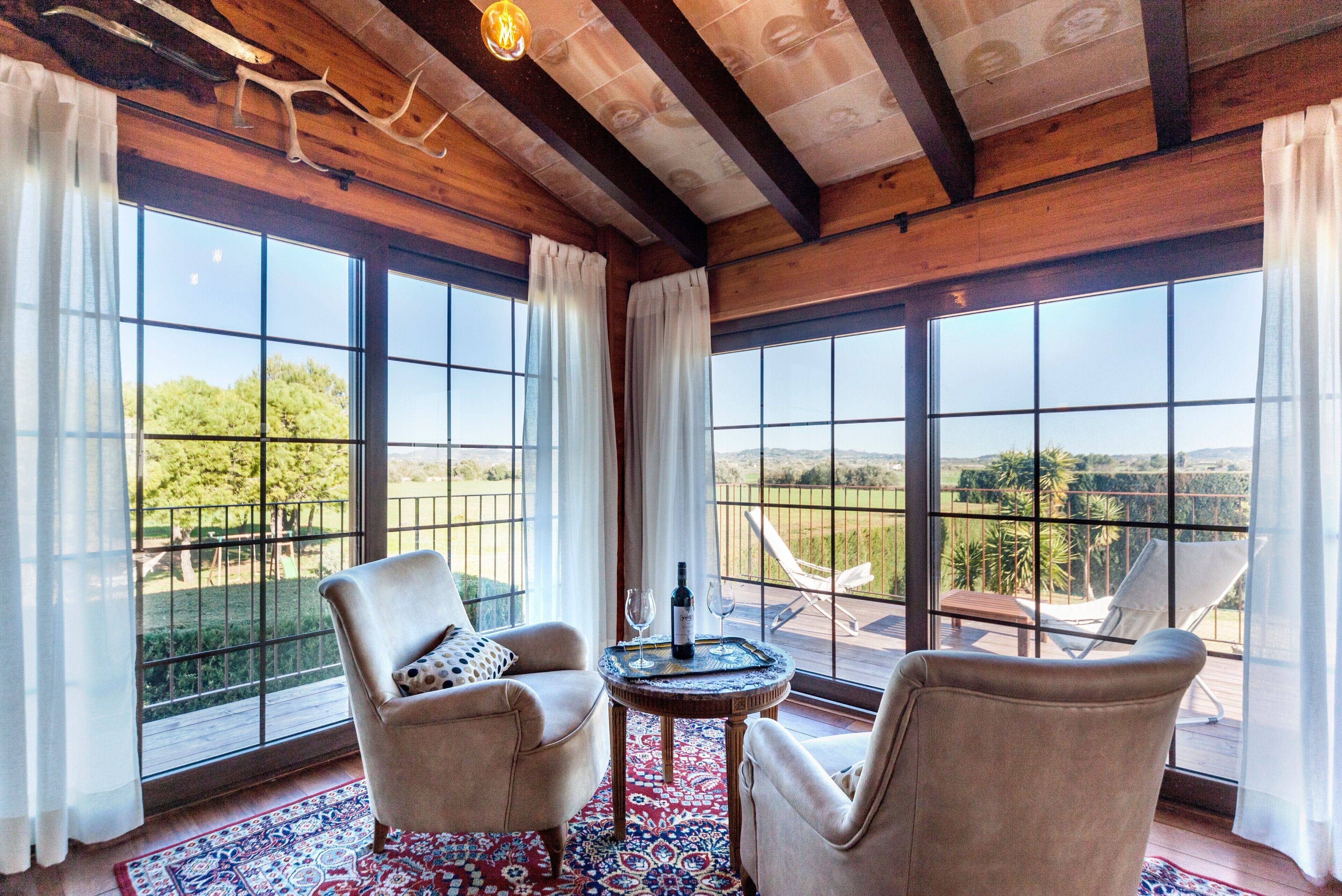 Televisión, chimenea y tenis de mesa 