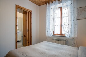 1 bedroom, free WiFi, bed sheets - Idyllic Holiday Apartment "Simona" near the Beach with Terrace and Wi-Fi (Fetovaia)