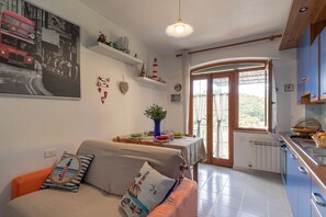 Interior - Idyllic Holiday Apartment "Simona" near the Beach with Terrace and Wi-Fi (Fetovaia)