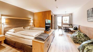 Hypo-allergenic bedding, in-room safe, blackout drapes, soundproofing