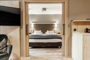 Roupas de cama antialérgicas, cofres nos quartos, cortinas blackout