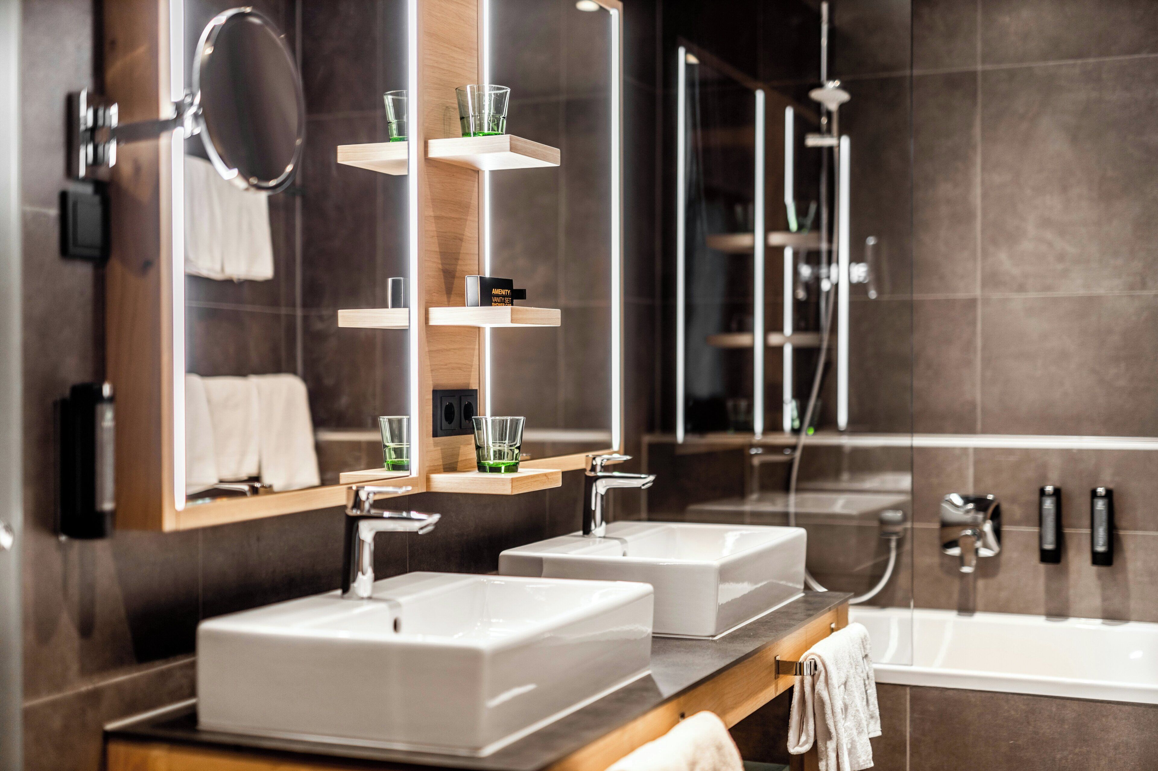 Amenidades de baño gratuitas, secadora de cabello, batas, pantuflas 