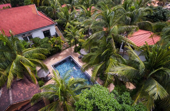 حمّام سباحة خارجي