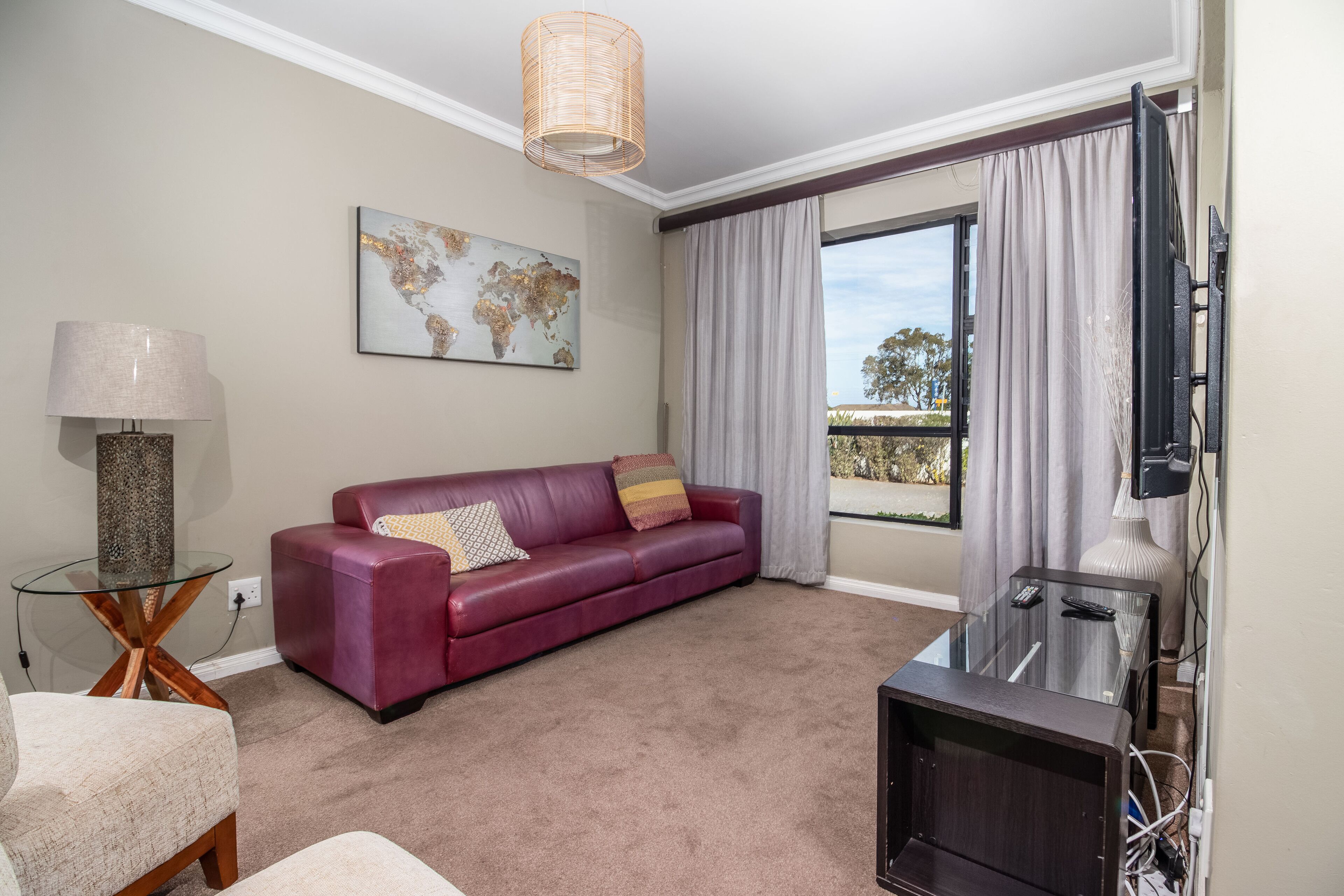 Business Room | Living area | 41-inch flat-screen TV with cable channels, TV, toys