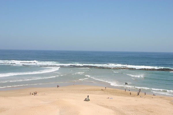 Perto da praia, 2 bares na praia