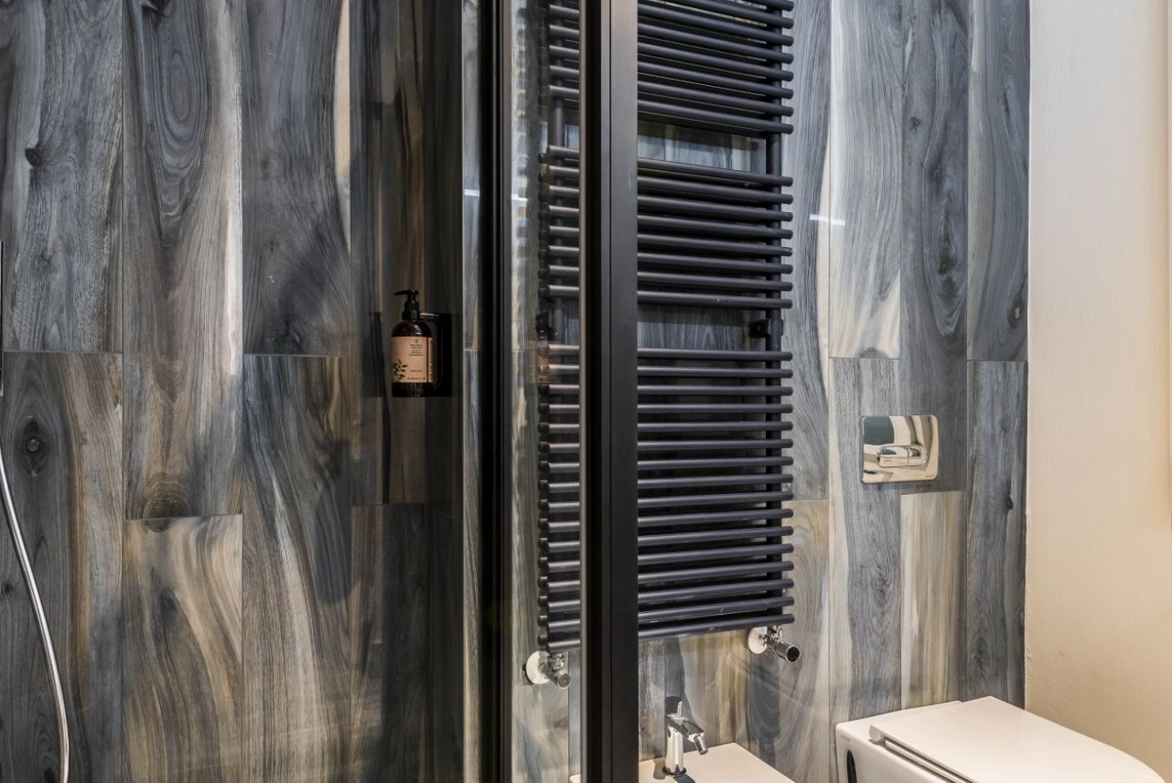 Douche, sèche-cheveux, bidet