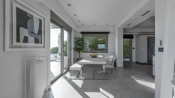 Villa, 4 Bedrooms, Smoking, Private Pool | Interior