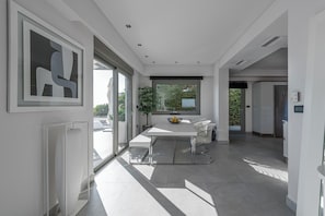 Villa, 4 slaapkamers, roken, privézwembad | Dineren