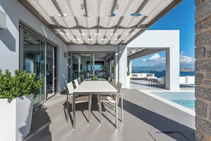Villa, 4 slaapkamers, roken, privézwembad | Buiten dineren