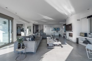 Villa, 4 slaapkamers, roken, privézwembad | Woonruimte | Boeken