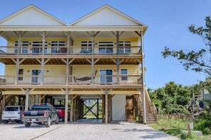 Exterior - Island Oasis, Elevator, Beautiful Decor (Topsail Beach)