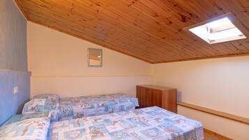 1 bedroom, free WiFi, bed sheets