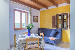 Dining - Apartment "Simona Vista Mare" near the Beach with Terrace, Air Conditioning and Wi-Fi (Fetovaia)