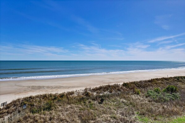 On the beach - Oceanfront Condo with amazing views of The Atlantic (North Topsail Beach)