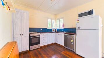 Lò nướng, bếp nấu, máy rửa bát, dụng cụ nấu nướng/bát dĩa/dao nĩa