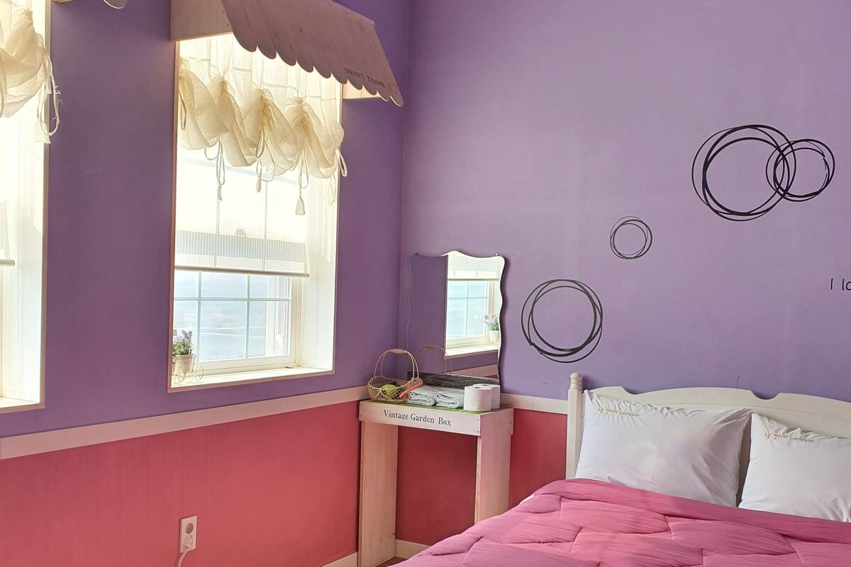 Condo, 1 Double Bed (Daisy) | WiFi (free), individually decorated