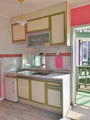 Condo, 1 Double Bed (Rosemary) | Private kitchenette