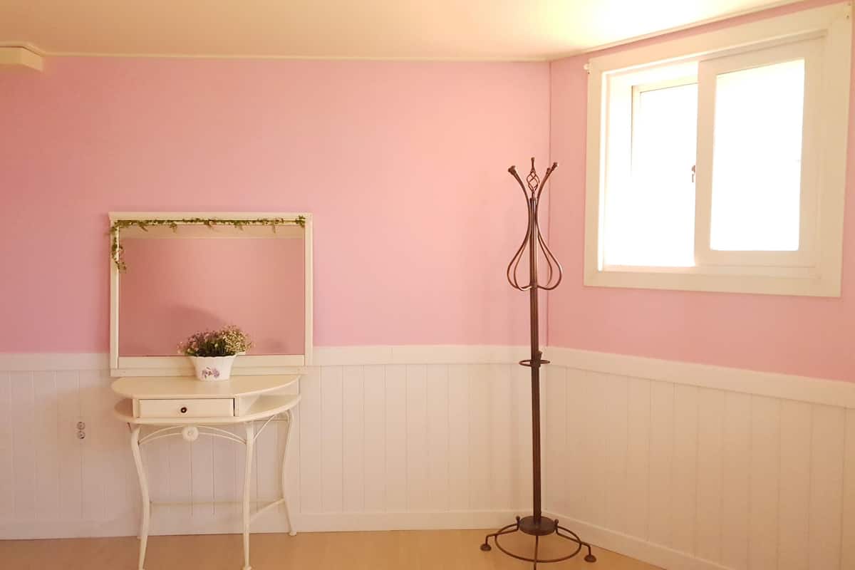 Condo (Sansevieria) | WiFi (free), individually decorated