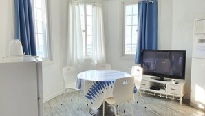 Condo, 2 Double Beds (Hyacinth) | In-room dining - Sunset Cantata (Incheon)