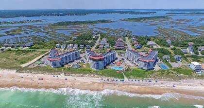 Condo en bord de mer, piscine communautaire, accès à la plage