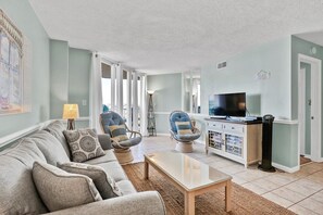 Smart TV, DVD player - Oceanfront condo, community pool, beach access (North Topsail Beach)