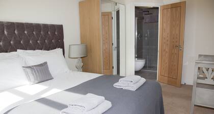 Superior deluxe 3 /4 bedroom house