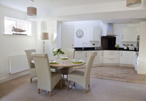 Dining - Superior deluxe 3 /4 bedroom house (Harrogate)