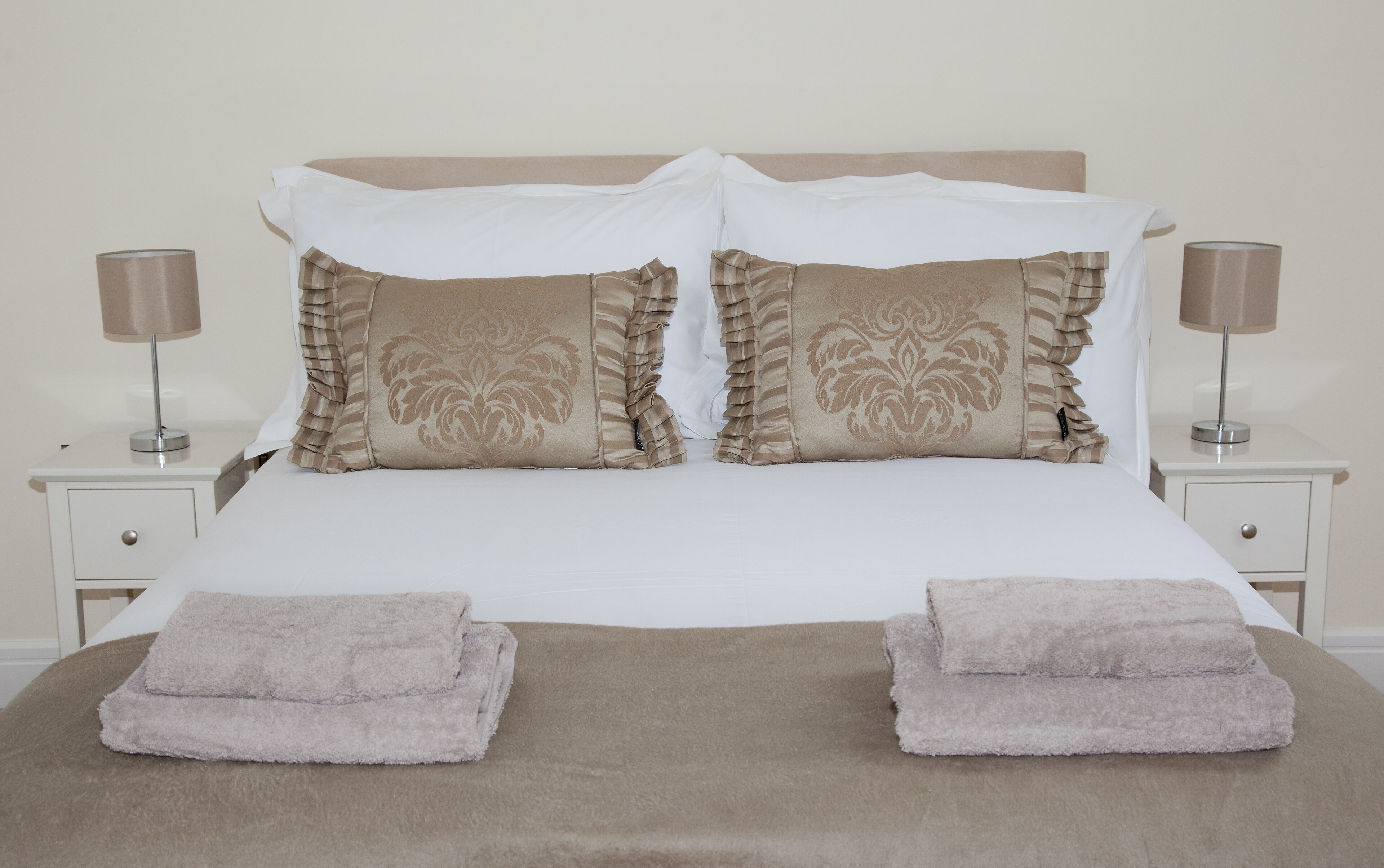 4 bedrooms, desk, iron/ironing board, free WiFi