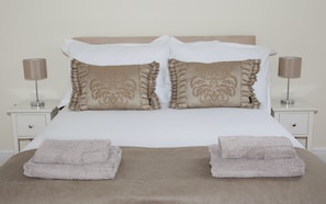 4 bedrooms, desk, iron/ironing board, free WiFi