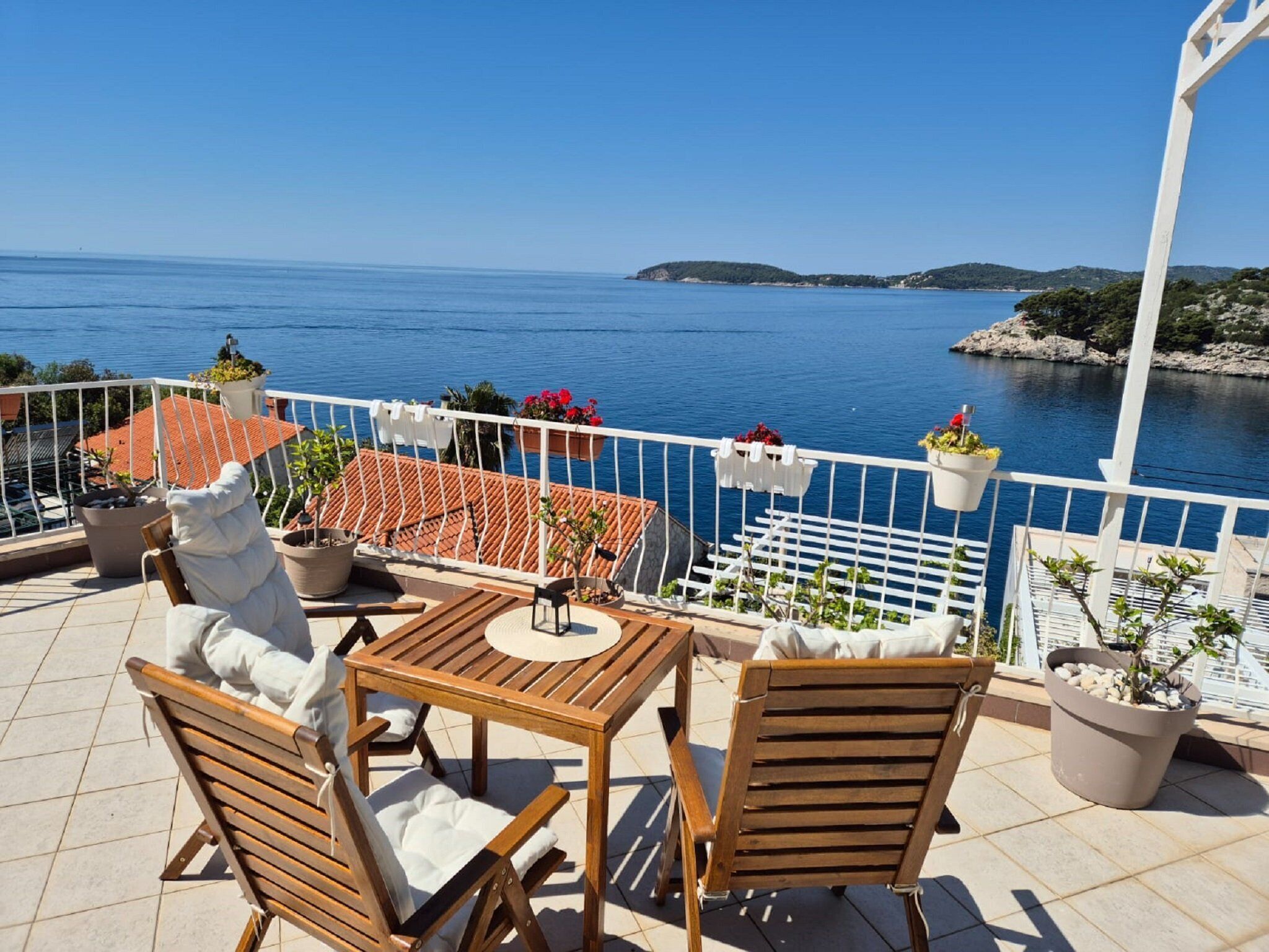 Apartment (One-Bedroom Apartment with View) | Terrace/patio