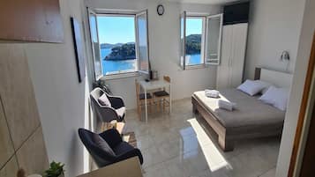 Studio (Studio with Sea View (2 Adults)) | 3 bedrooms
